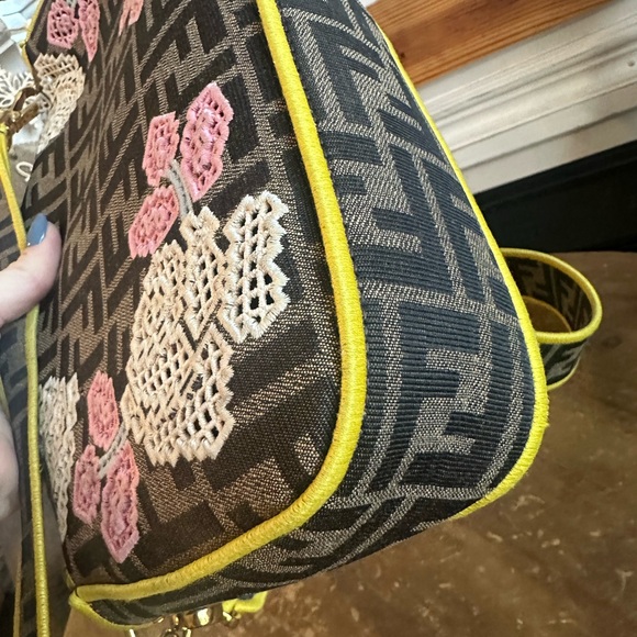 Fendi Zucca Floral Embroidered Baguette Medium - Picture 7 of 16